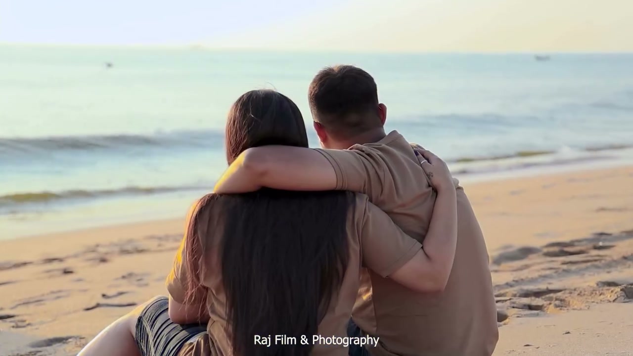Pre-wedding — Black and white shore